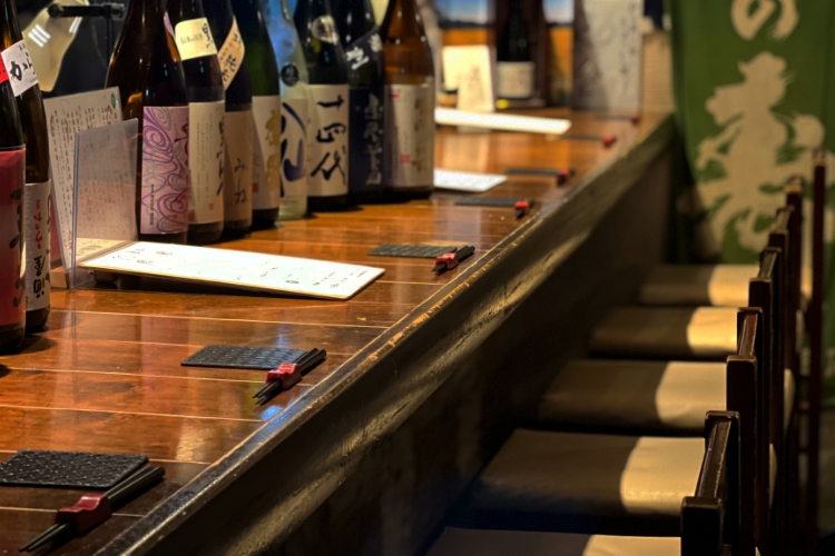 Cuisine crafted from carefully selected ingredients personally sourced by the owner from their origins, paired with a selection of premium local Japanese sake.